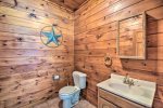 Deer Watch Lodge: Pool House Bathroom